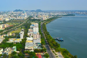 Tổ hợp pháo hoa Đà Nẵng sẽ có cao ốc 183m, sân khấu băng qua đường