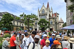 Du khách tới nghỉ lễ Quốc khánh, Đà Nẵng 'bỏ túi' 2.200 tỉ đồng