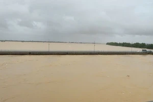 Cầu Câu Lâu ở Đà Nẵng hiện ra sao trước lũ dữ? 