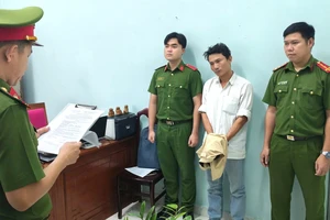 Bắt cựu cán bộ đăng ký đất đai lợi dụng chức vụ lập sổ hồng gian dối