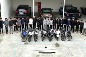 Mâu thuẫn trên tiktok, cả nhóm mang dao, tuýp sắt đi đánh nhau