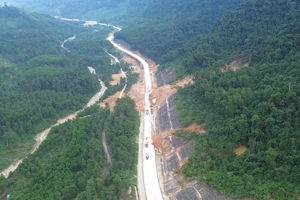 Giới hạn tốc độ 50 km/giờ toàn tuyến cao tốc La Sơn – Hòa Liên 