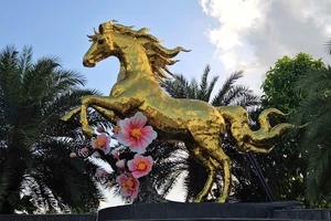 Lộ diện linh vật ngựa vàng tung vó dũng mãnh ở Đà Nẵng