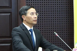 Chủ tịch Đà Nẵng kêu gọi tinh thần vì màu cờ sắc áo để phát triển thành phố