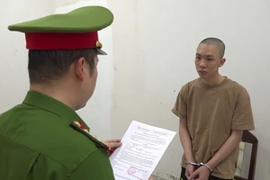 Giả danh giảng viên chiếm đoạt hơn 700 triệu tiền đồng phục của sinh viên