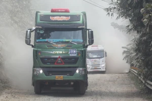 Xe 5 trục trở lên tạm dừng lưu thông trên Quốc lộ 14D trong dịp Tết