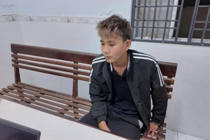 Đang bẻ khóa xe máy thì gặp công an, lộ thủ phạm của 11 vụ ‘đá xế’