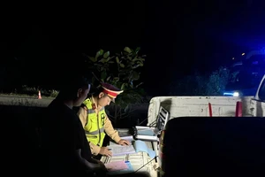 Cảnh sát giao thông Đà Nẵng phát hiện xe 43 chỗ nhồi nhét đến 60 khách