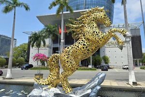 2 linh vật ngựa độc đáo ở Đà Nẵng đã về vị trí mới