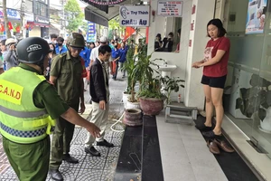 Đà Nẵng đồng loạt ra quân lấy lại vỉa hè cho người đi bộ