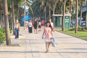 Không gian ven biển Đà Nẵng khác lạ sau 3 ngày cấm buôn bán trên vỉa hè