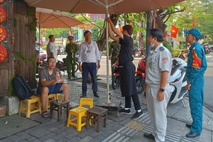 Phường 'trái tim' của Đà Nẵng ra quân xuyên đêm để giữ trật tự vỉa hè