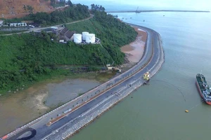 Cảng container 1,7 tỉ USD, tấm vé thông hành để Đà Nẵng mời gọi ‘đại bàng’