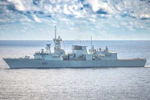 Ngắm tàu chiến đa nhiệm lớp Halifax của hải quân Canada vừa đến Đà Nẵng