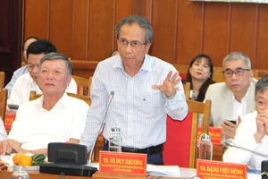 1 số sở ngành, phường xã ở Đà Nẵng làm việc cầm chừng, ‘đá bóng’ lòng vòng