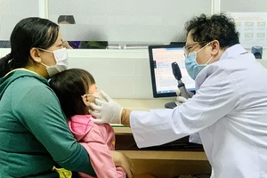 Tăng cường giám sát, xử lý kịp thời các ổ dịch bệnh đau mắt đỏ.