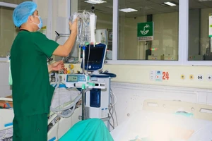 Số ca mắc sốt xuất huyết ở Hà Nội tiếp tục tăng mạnh, chiếm 42% tổng số ca mắc của cả nước trong tuần.