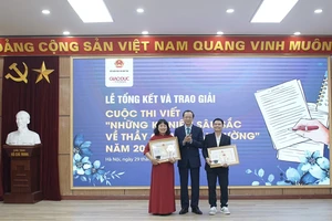 'Dù chỉ còn 1% khả năng giáo dục học sinh, cũng phải bám lấy để đồng hành cùng các em'