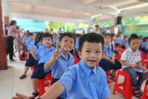 Sở GD&ĐT Hà Nội 'tuýt còi' việc trường học thu tiền giữ chỗ