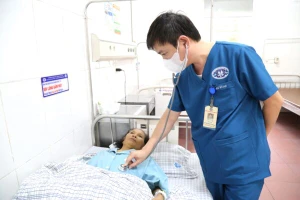 Suy gan do uống thuốc nam theo lời hàng xóm