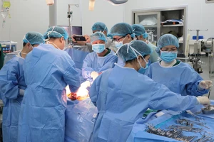 Nữ hộ sinh chết não hiến tạng hồi sinh 4 cuộc đời