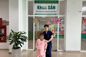 Người phụ nữ tí hon cao 1m30 sinh con gái nặng 3,5 kg