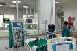 Suy đa tạng, phải thở máy, lọc máu liên tục sau khi chế biến thủ lợn