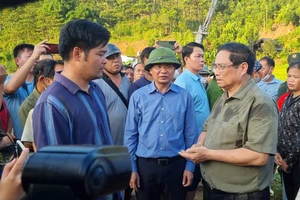 Thủ tướng Phạm Minh Chính: Trước 31-12 phải tái lập được thôn Làng Nủ