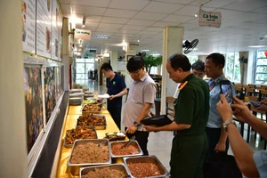 Bộ GD&ĐT yêu cầu Đại học Bách khoa Hà Nội xử nghiêm vụ cơm có dị vật