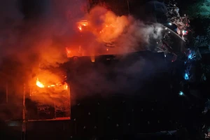 Cháy kho hàng gần trường: ĐH Kinh doanh và Công nghệ Hà Nội phát thông báo khẩn ngay trong đêm