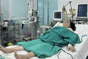 Thai phụ 27 tuổi mắc sốt xuất huyết nặng bất ngờ chuyển dạ