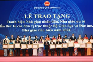 Bộ trưởng Nguyễn Kim Sơn: Nhà giáo phải tự vượt qua các giới hạn của bản thân