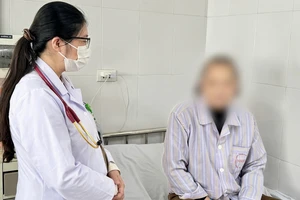 Nhiễm giun sán, người phụ nữ đi ngoài 26 lần chỉ trong 4 giờ