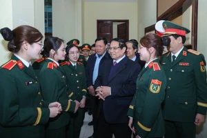 Thủ tướng: Phát huy truyền thống vẻ vang 'vừa là chiến sĩ vừa là bác sĩ'
