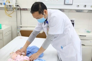 Bệnh viện tỉnh cứu bé sơ sinh mắc bệnh hiếm 10.000 trẻ mới có 1