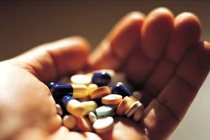 Bộ trưởng Bộ Y tế: Hoàn thiện quy định để tránh quảng cáo 'lố' thực phẩm chức năng