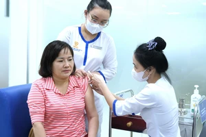 Vaccine sốt xuất huyết 1,3 triệu đồng/mũi: Cử tri đề nghị giảm giá