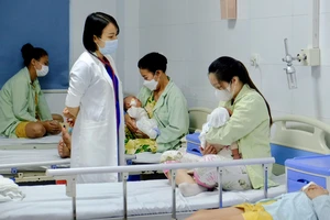 Hà Nội: Số ca mắc COVID-19 tăng, siết chặt kiểm dịch y tế tại sân bay