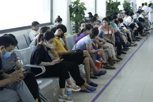 Nắng nóng 40 độ C, Bệnh viện K tiếp đón người bệnh từ 5 giờ sáng