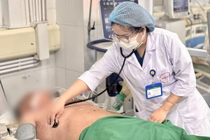 Suýt mất mạng vì uống nửa lít rượu mỗi ngày