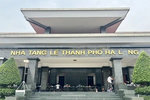 30 thi thể các nạn nhân vụ lật tàu ở vịnh Hạ Long được người nhà đón về