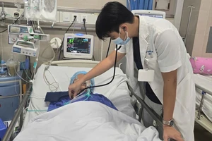 Uống nhầm thuốc cai nghiện, cụ bà liệt hoàn toàn cơ hô hấp