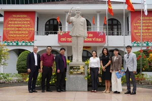 Tổng Lãnh sự Cuba tại TP.HCM: 'Fidel dạy chúng tôi yêu và trân trọng Việt Nam'
