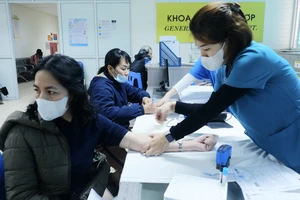 Bộ Y tế đề xuất xếp lương từ bậc 2 với bác sĩ, dược sĩ