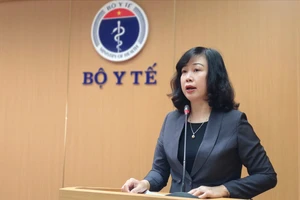 Bệnh viện vẫn quá tải, thiếu thuốc, Bộ trưởng Bộ Y tế nói gì?