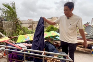 Sau cơn lốc xoáy ở Ninh Bình: 11 chiếc máy may bị lốc 'mang' ra giữa đồng