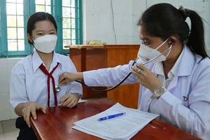 Đề xuất đưa chỉ tiêu 100% học sinh tham gia BHYT vào tiêu chí thi đua