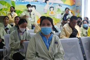 Tăng mức đóng BHYT: Chất lượng dịch vụ y tế có tăng theo?