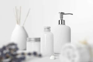 Thu hồi 1 loại gel vệ sinh phụ nữ và hơn 50 phiếu công bố mỹ phẩm nhập khẩu