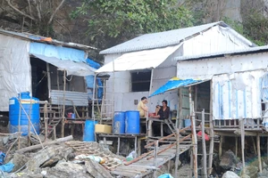 Nơi bác sĩ mong thất nghiệp, nhà cửa 'chạy' theo mùa gió